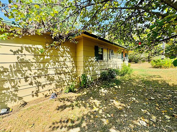 4th image of 32081 E 689th Dr