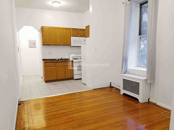 2nd image of 985 2nd Ave #B