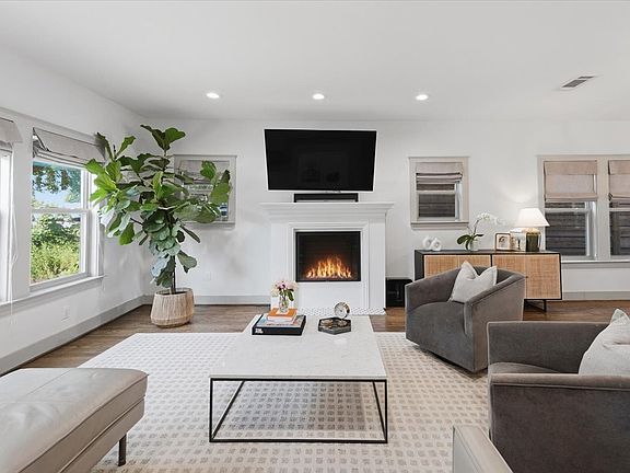 5th image of 3328 W 5th St