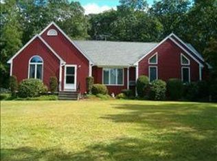9 Lincoln Dr, North Smithfield, RI 02896