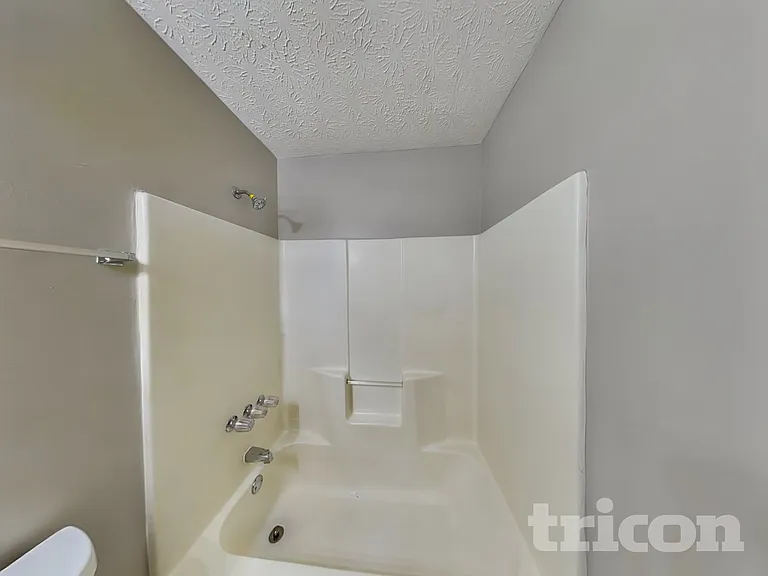 101 Halehaven Dr — Photo 12