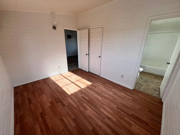 2528 N Fontana Ave — Photo 6
