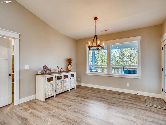 4th image of 404 NW 409th St