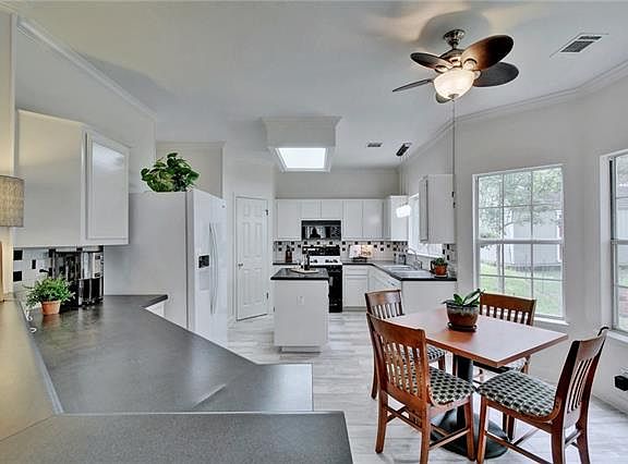 4th image of 1811 Coral Dr