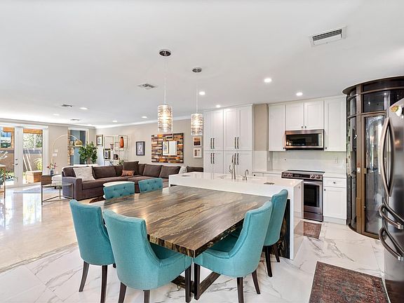 3rd image of 1215 NE 1st Street #1215