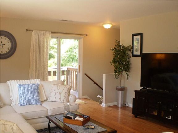 4th image of 214 Duxbury Ct