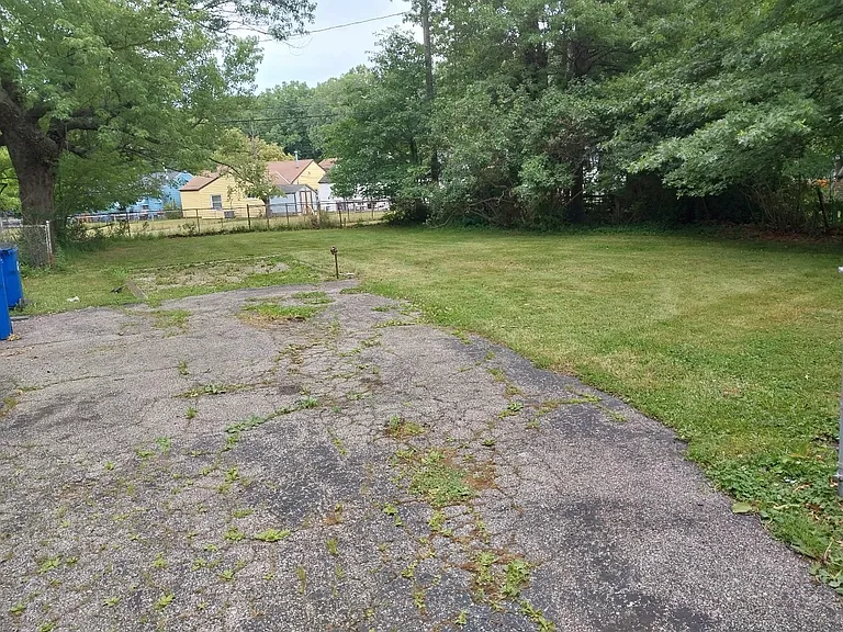 2091 N Green Rd — Photo 5