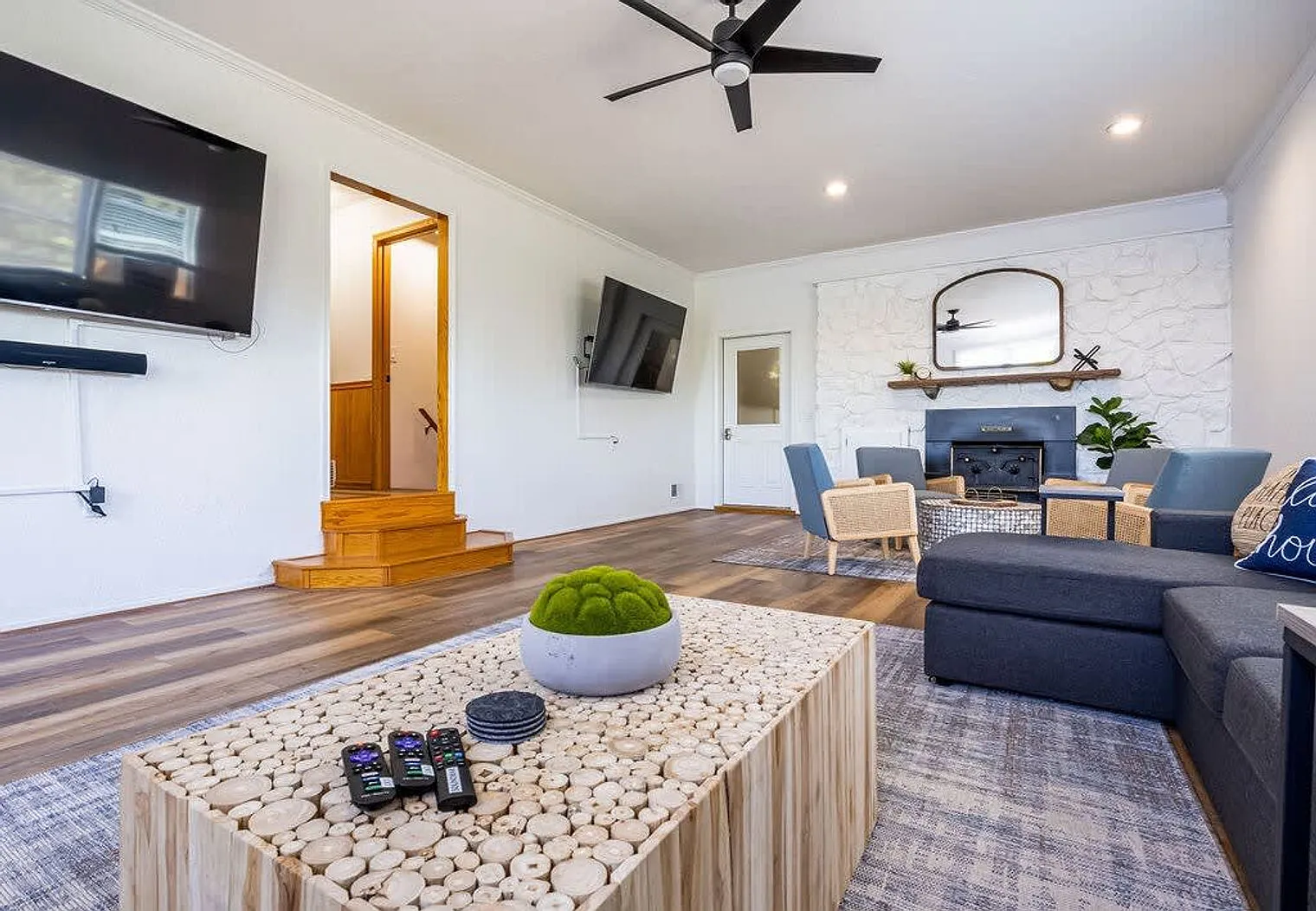 5 bed, 2.0 bath, 1991 sqft, $3,047 — Photo 1