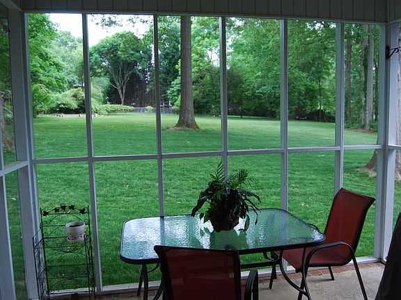 4th image of 2251 Jefferson Ave