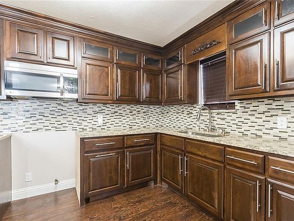 3rd image of 512 Dogwood Trl