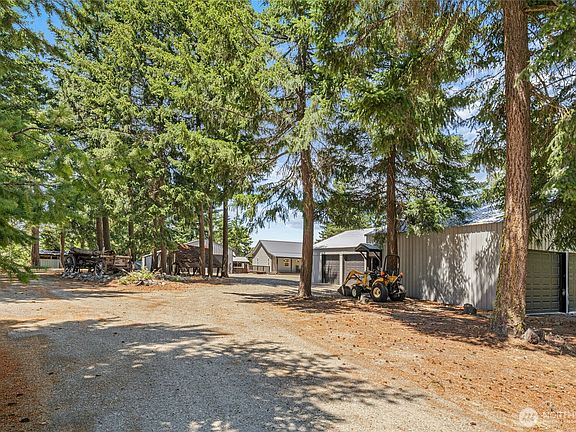 3rd image of 520 Canyon Heights Drive