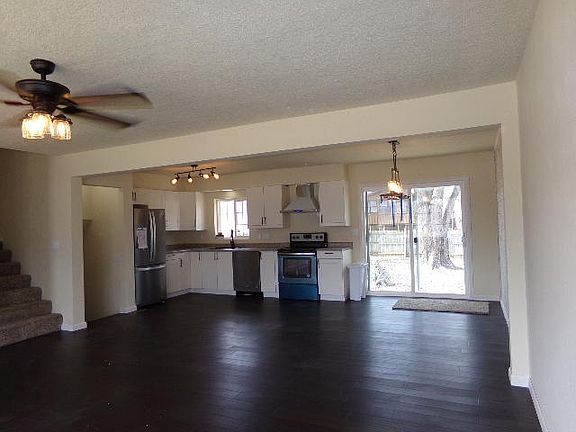 3rd image of 711 Woodland Way