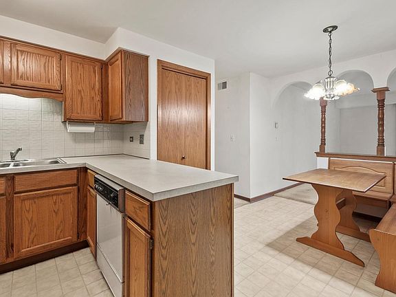 4th image of 4106 N Narragansett Ave APT 510