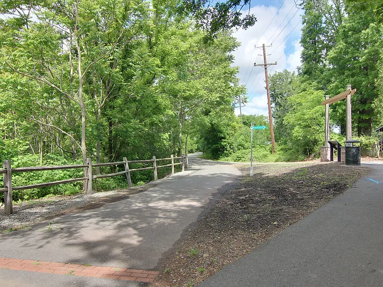 Hillside Gardens — Photo 10