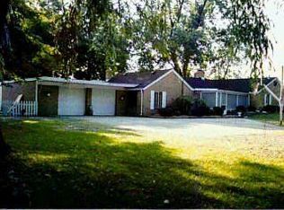 9361 Douglas Rd, Temperance, MI 48182