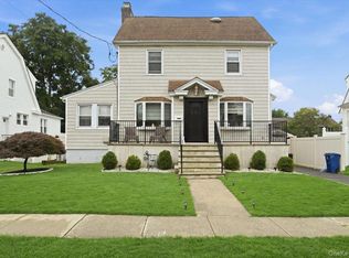 351 Hewlett Parkway, Hewlett, NY 11557