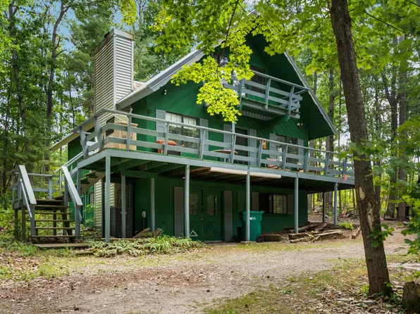 11481 Fantasy Dr, Frederic, MI 49733