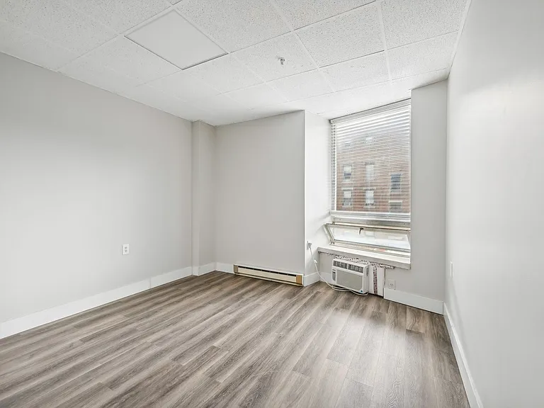 Franklin Park Apartments — Photo 44