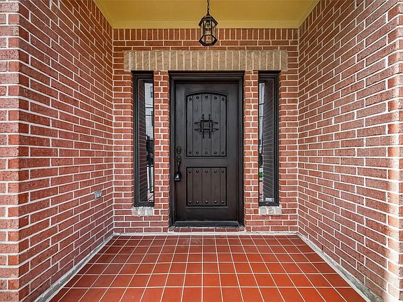 3rd image of 5665 Larkin St
