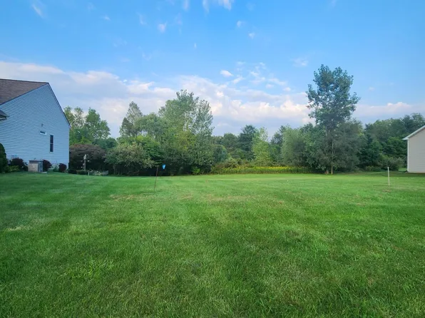 2060 Stillwater Dr, Davison, MI 48423