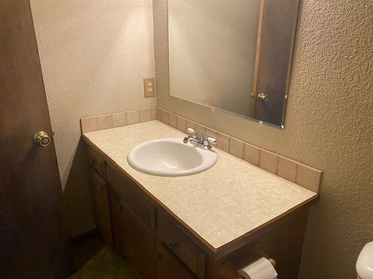 680 Malabar Dr — Photo 12