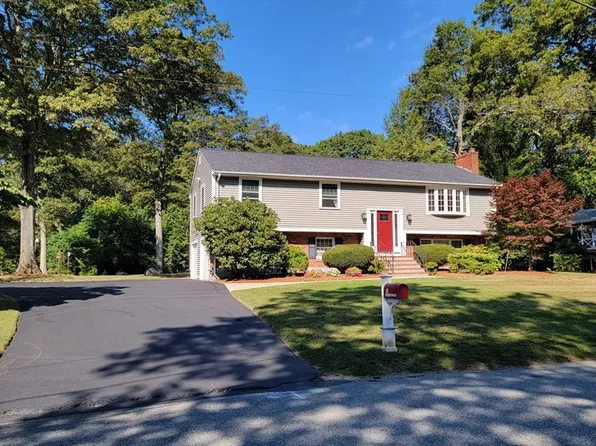 22 Sunset Dr, Medway, MA 02053