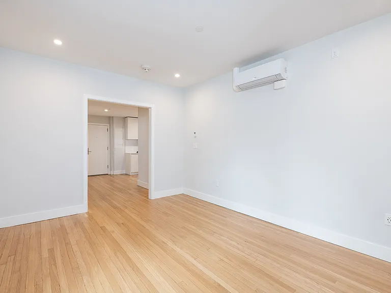 17 Forest St #17A04 — Photo 3