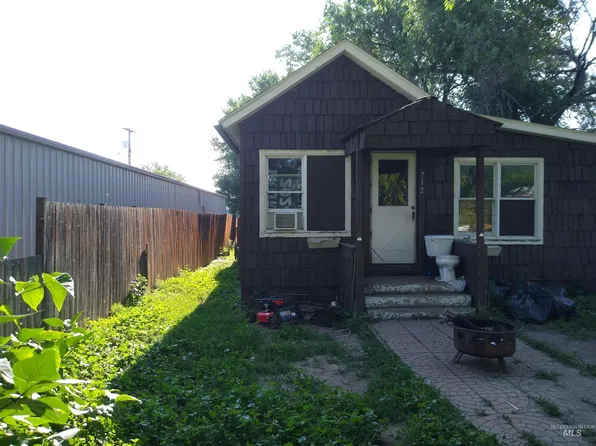 712 Woodbury St, Miles City, MT 59301