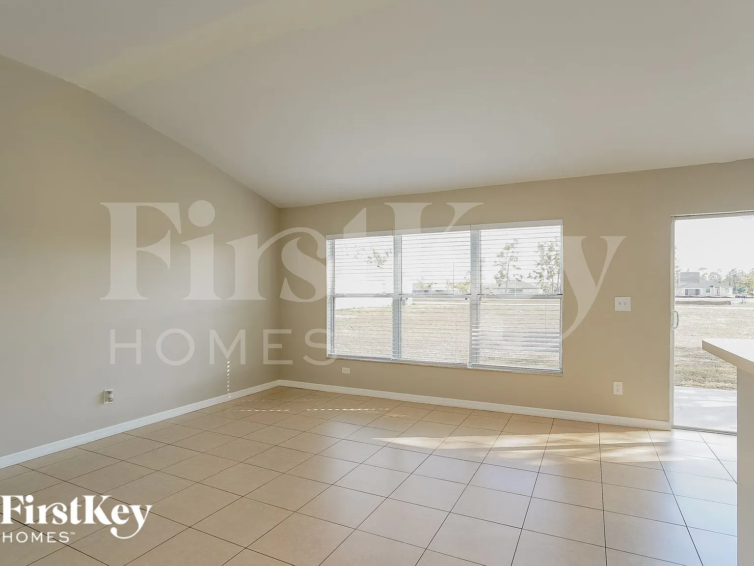 4 bed, 2.0 bath, 1955 sqft, $2,325 — Photo 3