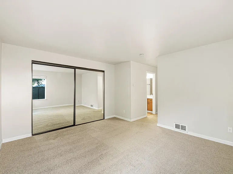 Starboard Apartments — Photo 41