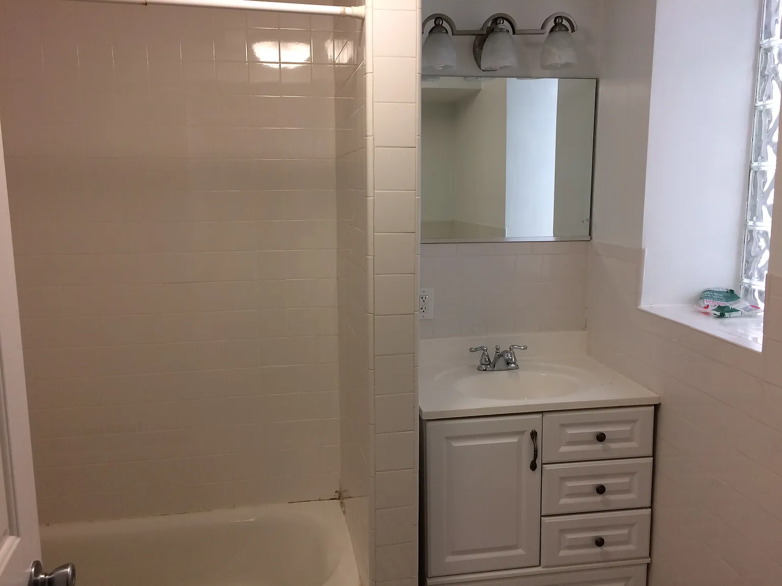 2 bed, 999 sqft, $3,800 — Photo 3