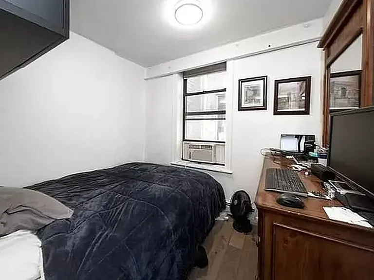 226 E 3rd St #2B — Photo 4