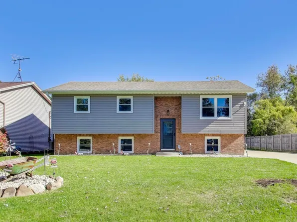 38127 N North Shore Ave, Beach Park, IL 60087