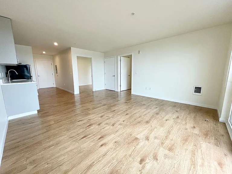 Bayview West Apartments — Photo 19