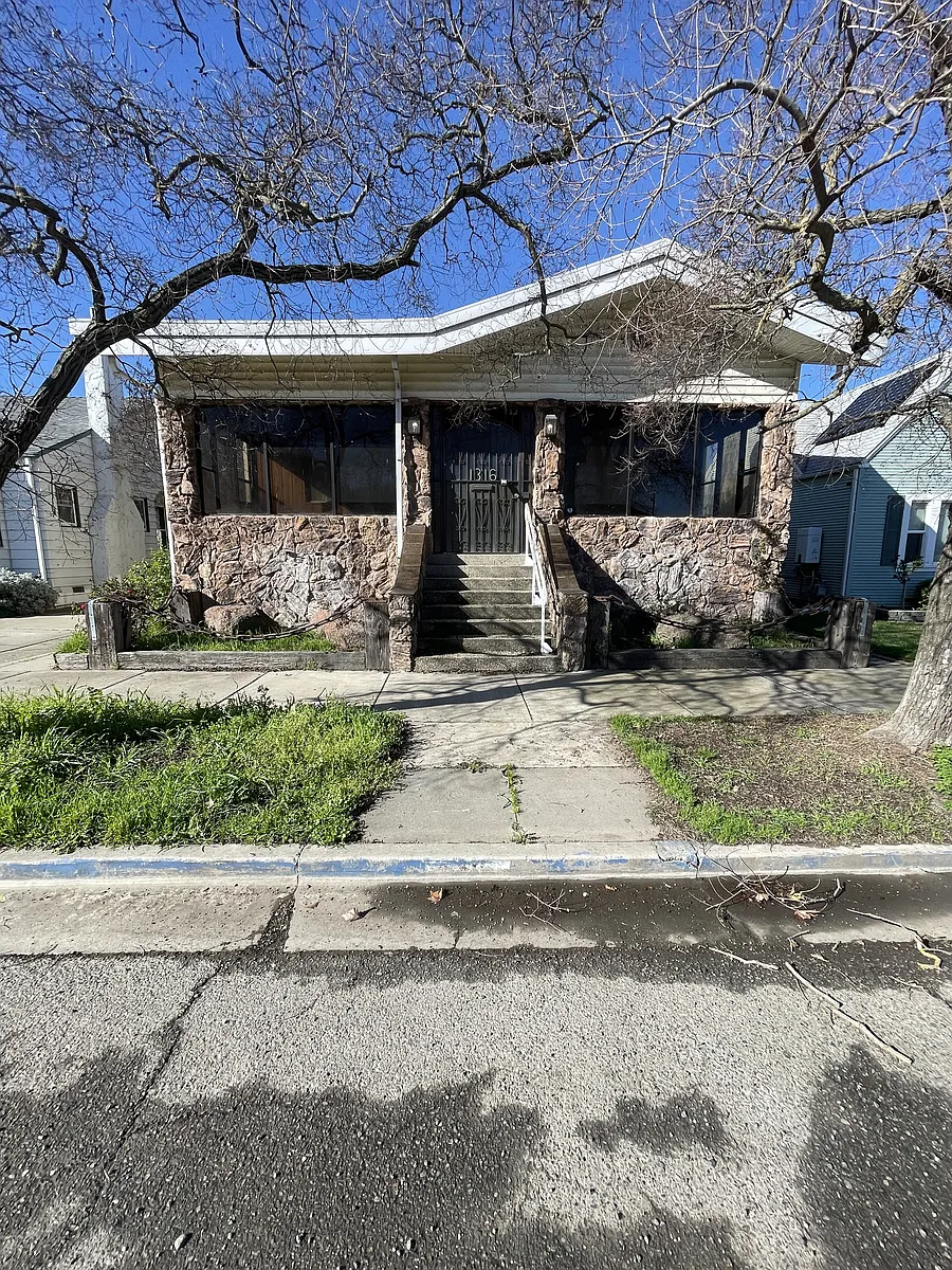 Building Photo - 1316 H St