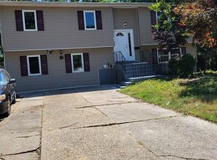 17 N Cardinal Ct, Bay Shore, NY 11706