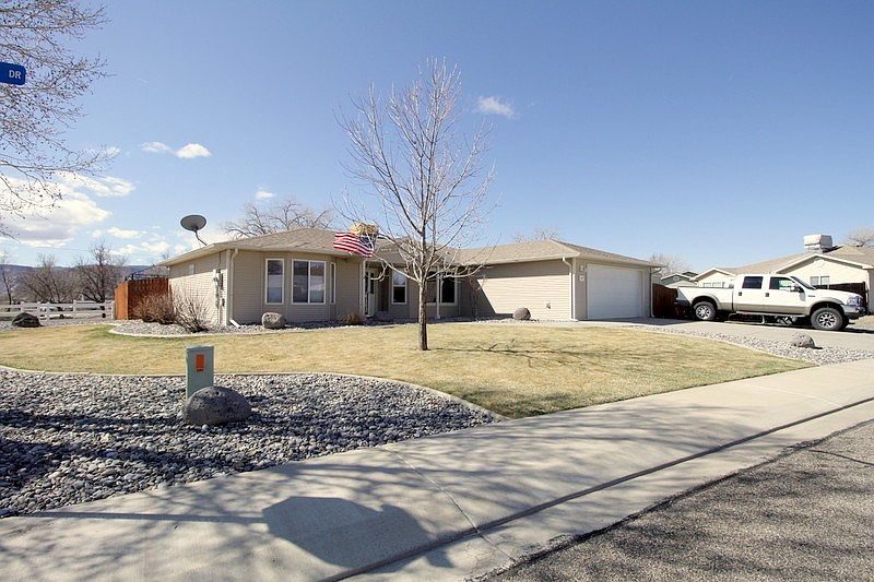 1st image of 297 Narrow Leaf Dr