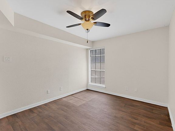 4th image of 4917 Belmont Ave #202
