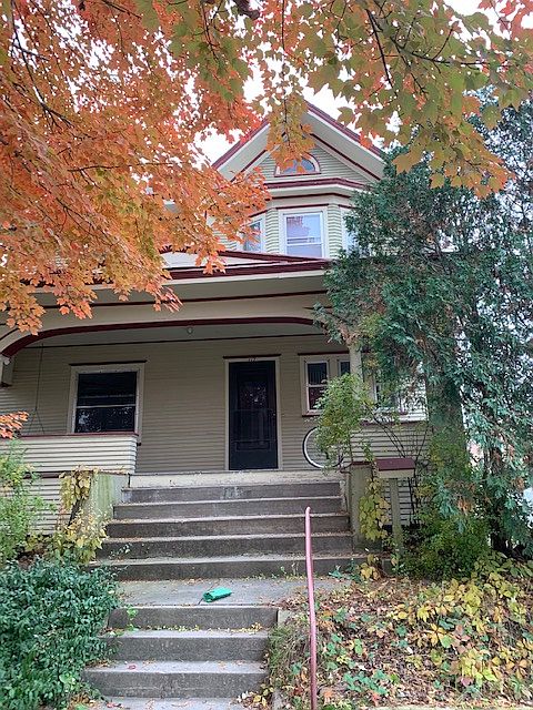 2nd image of 117 N Van Buren St
