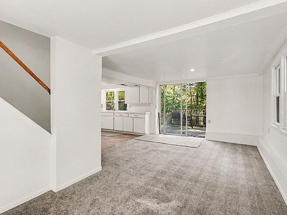 3rd image of 2426 Charles Ave