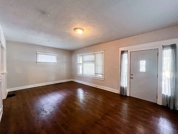 3rd image of 1134 N Kealing Ave
