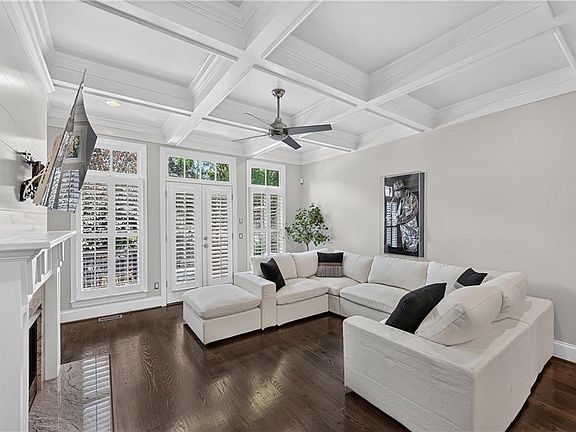 5th image of 35 Honour Ave NW
