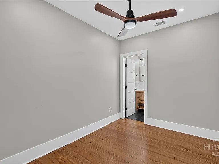 221 W Duffy St #A — Photo 21