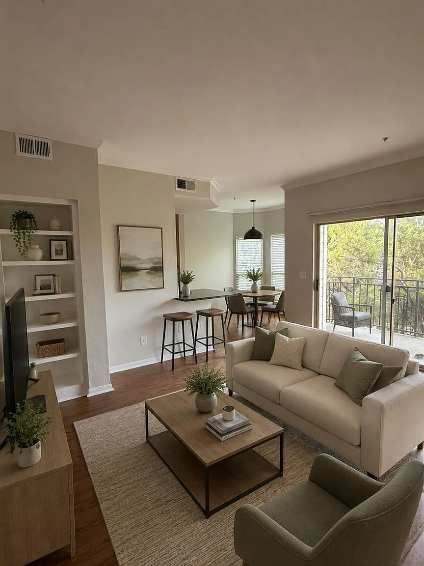 2 bed, 1.0 bath, 814 sqft, $1,450 — Photo 1