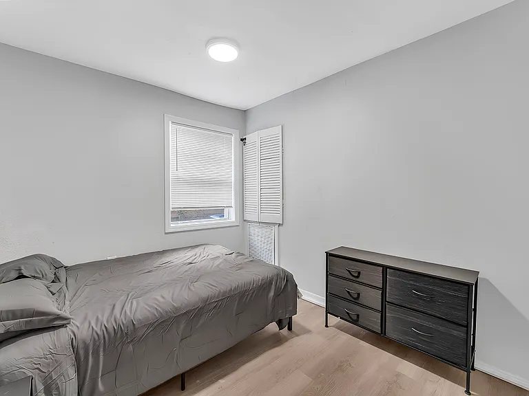 Page Ave — Photo 1