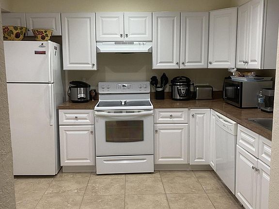 3rd image of 608 Lakeview Dr E #608