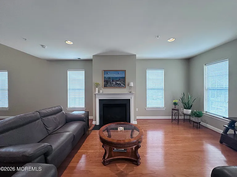 512 Abby Rd — Photo 3