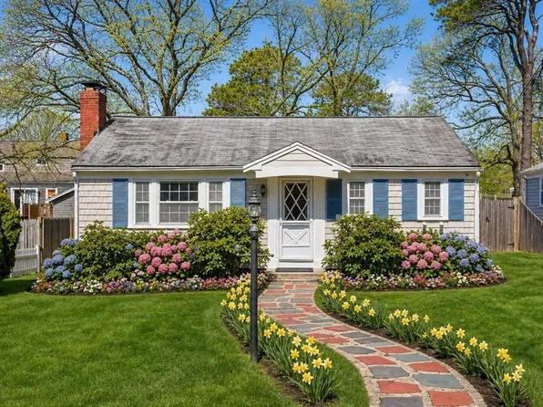 9 Mayflower Rd, West Yarmouth, MA 02673