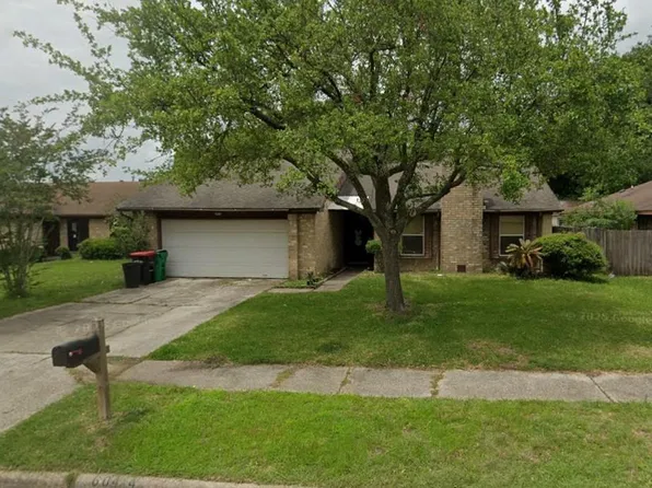 604 Briarclift Ln, Baytown, TX 77521