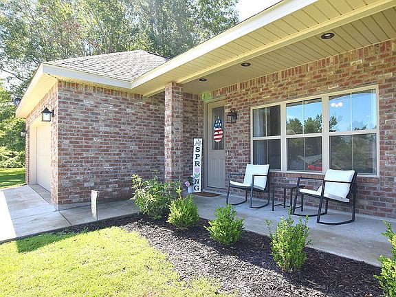 2nd image of 104 Iberville Pl